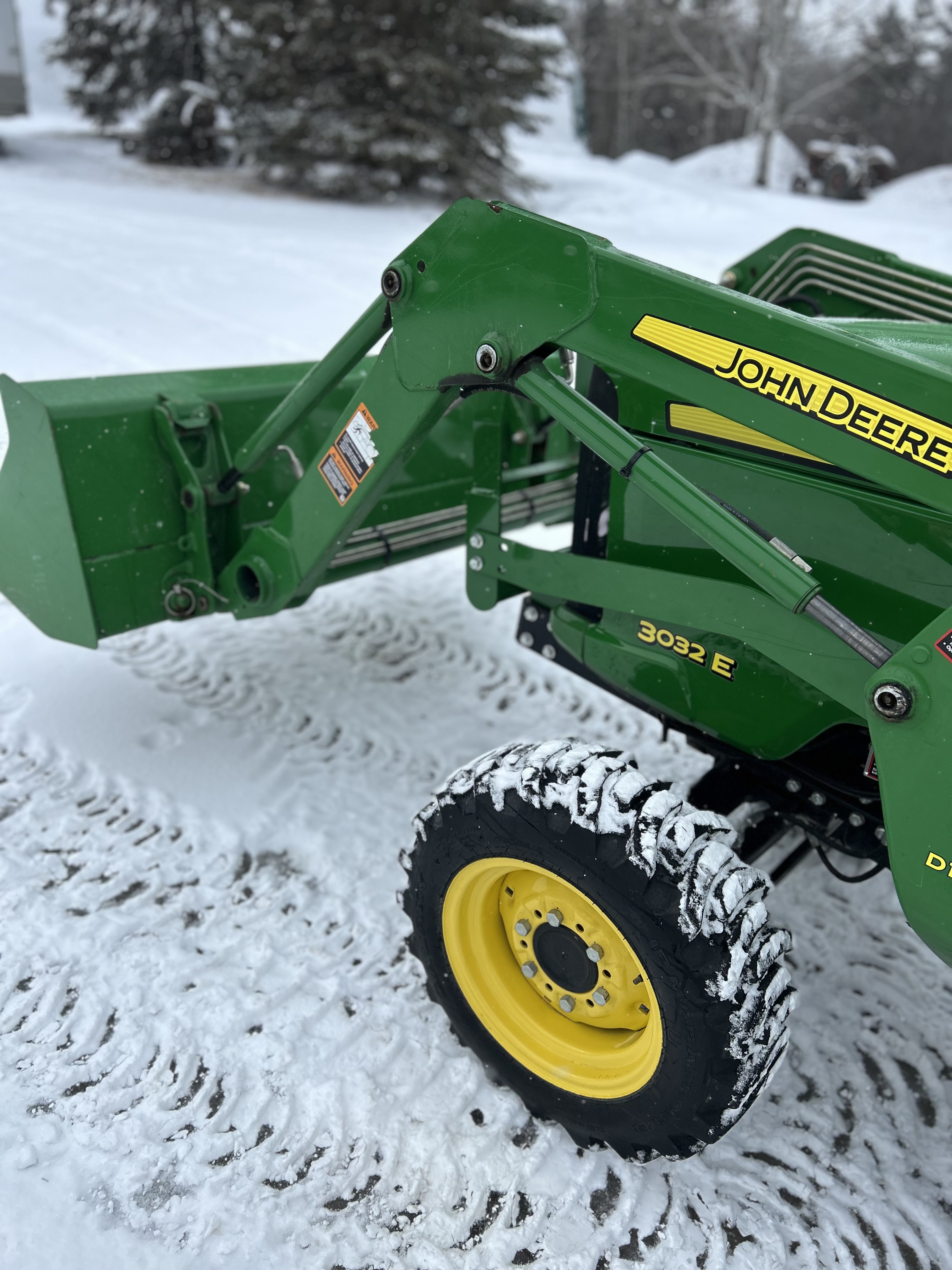 Pre-owned John Deere 3032E tractor for sale photo 6