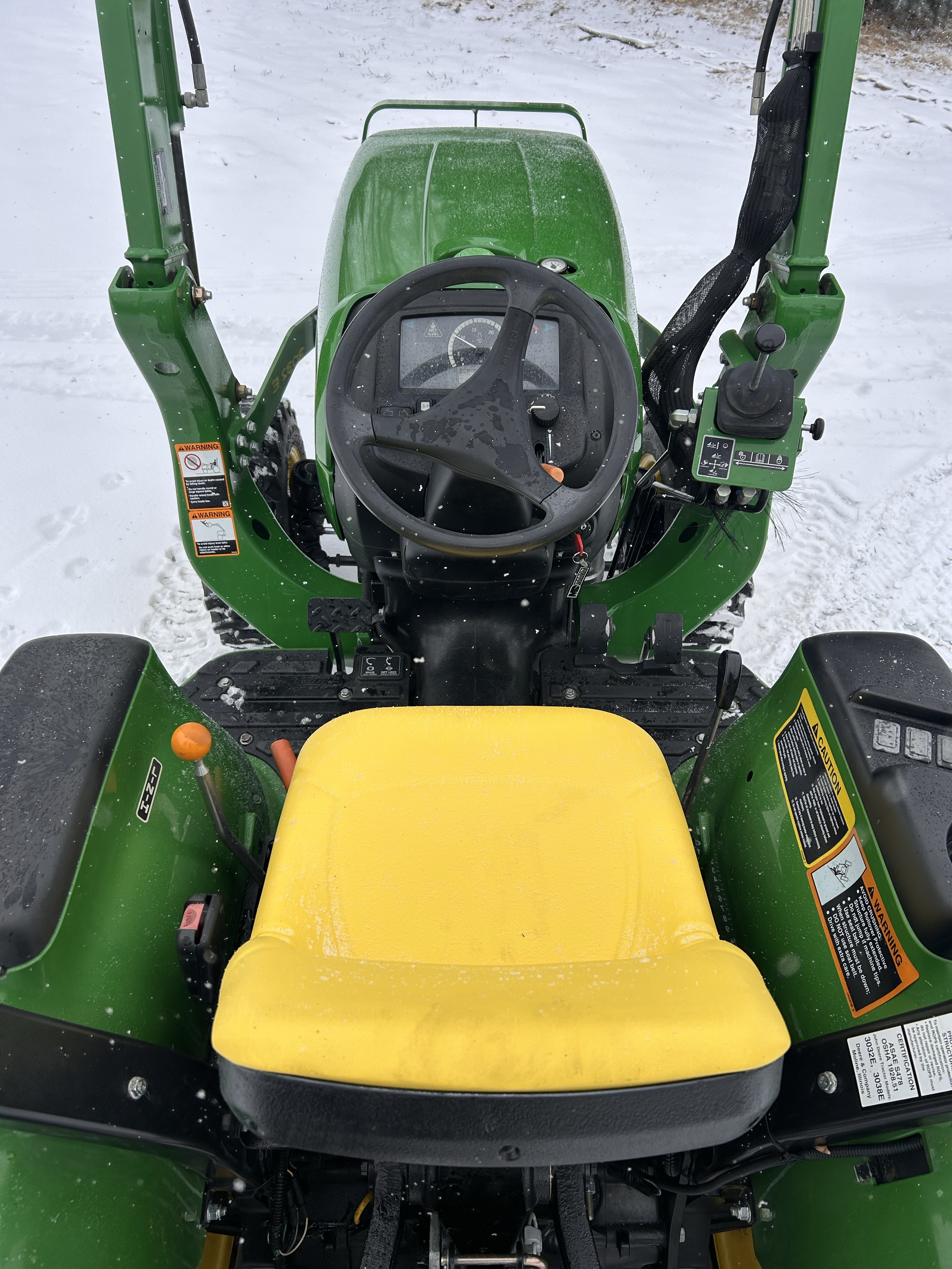 Pre-owned John Deere 3032E tractor for sale photo 8