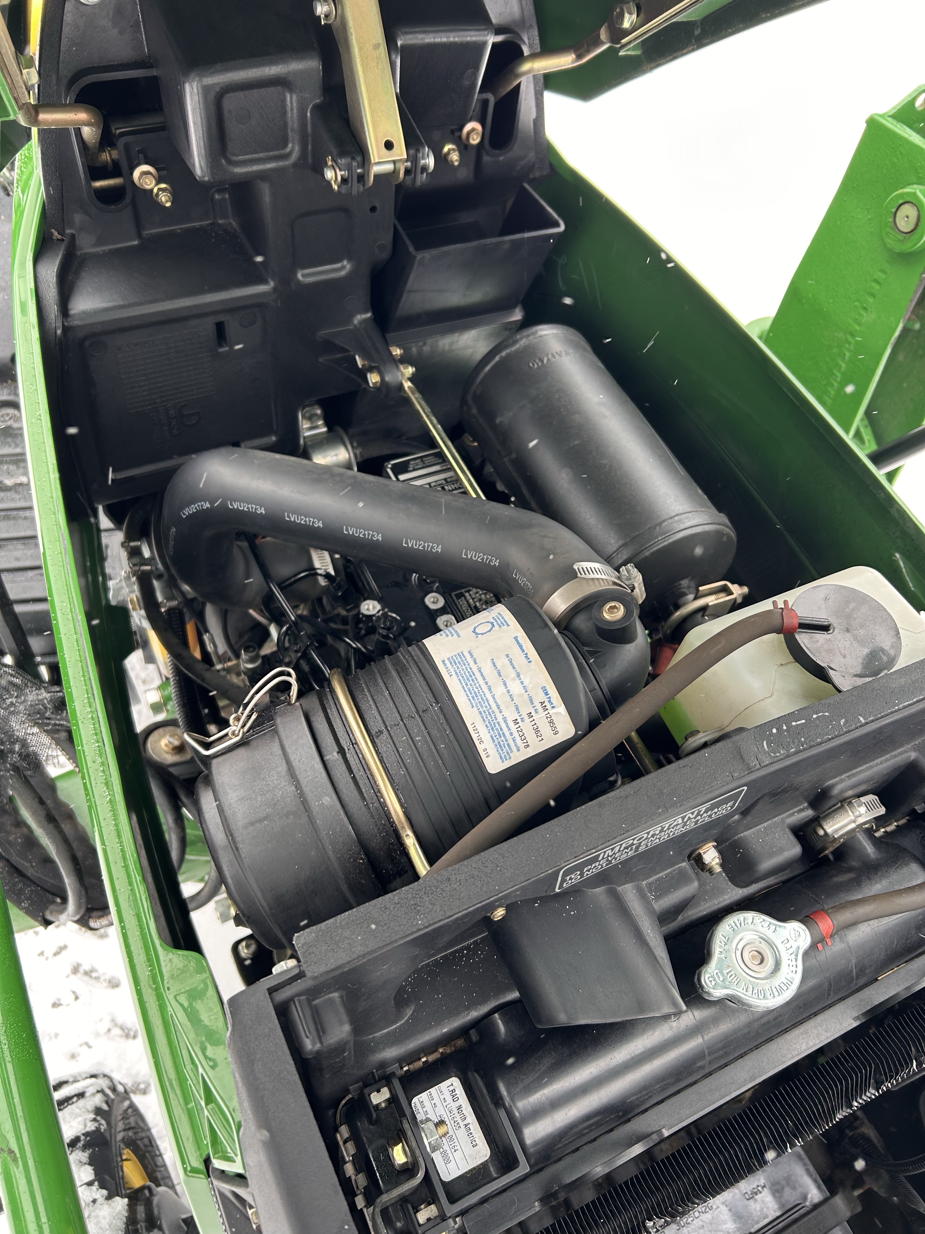 Pre-owned John Deere 1023E tractor for sale photo 2