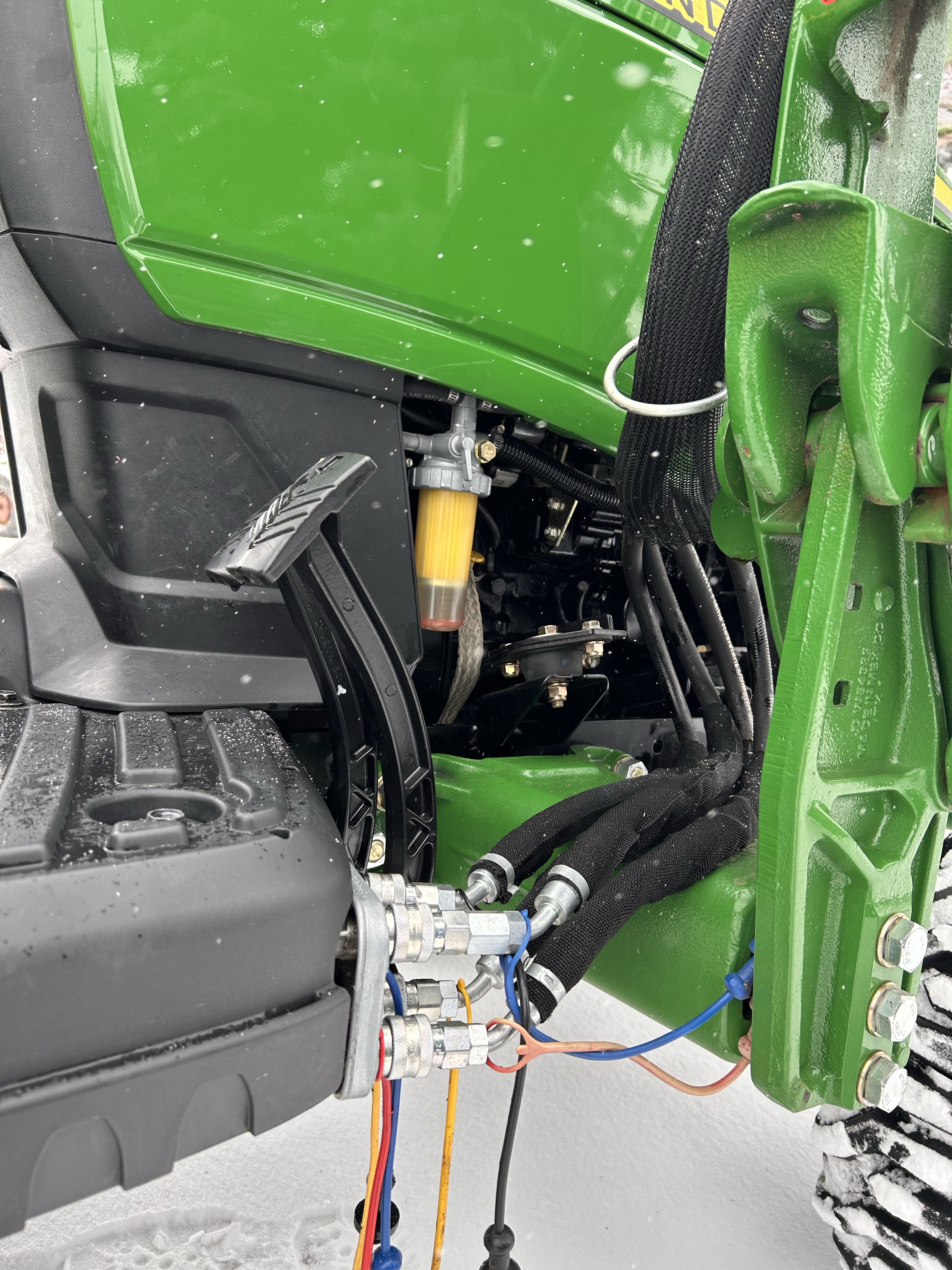 Pre-owned John Deere 1023E tractor for sale photo 3