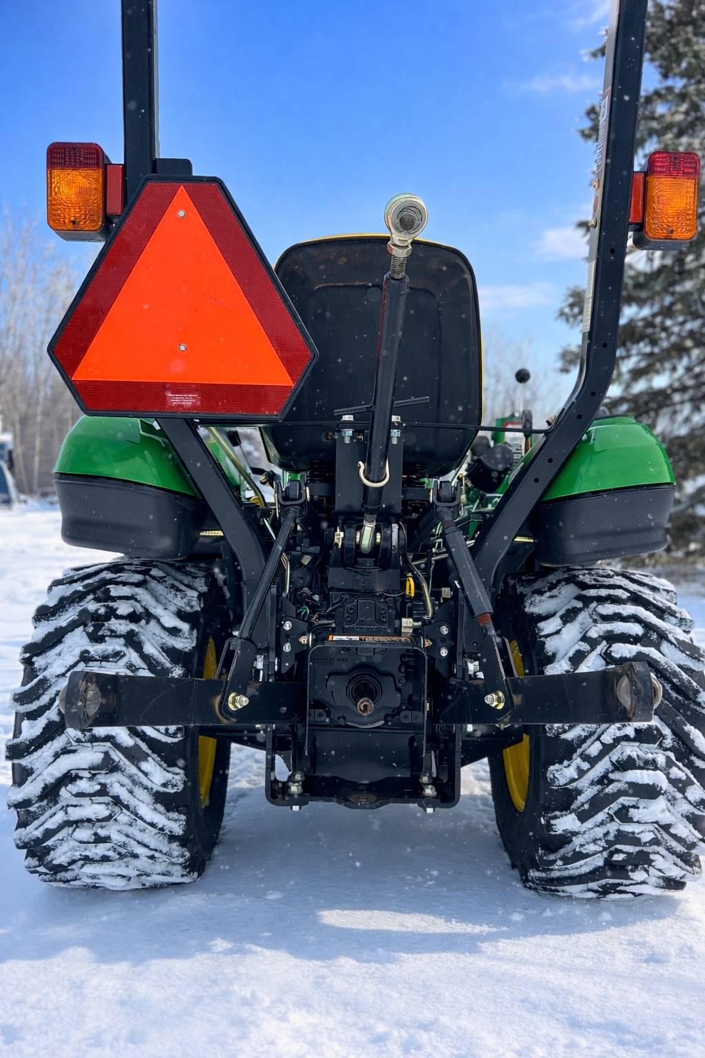 Pre-owned John Deere 1023E tractor for sale photo 4